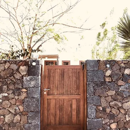 Rincon Botanico - Shared Pool - Island Location - 10 Mins Drive To Famara And La Santa Tiagua