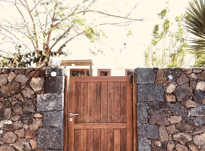 Rincon Botanico - Shared Pool - Island Location - 10 Mins Drive To Famara And La Santa Tiagua