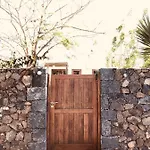 Rincon Botanico - Shared Pool - Island Location - 10 Mins Drive To Famara And La Santa Tiagua