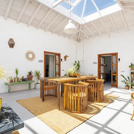 Rincon Botanico - Shared Pool - Island Location - 10 Mins Drive To Famara And La Santa Apartman